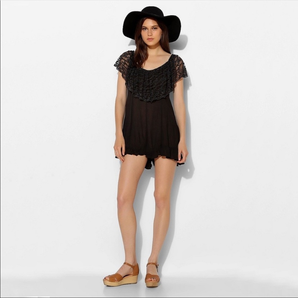 Urban Outfitters Kimchi Blue Sail Away Black Romper Size Small NWT